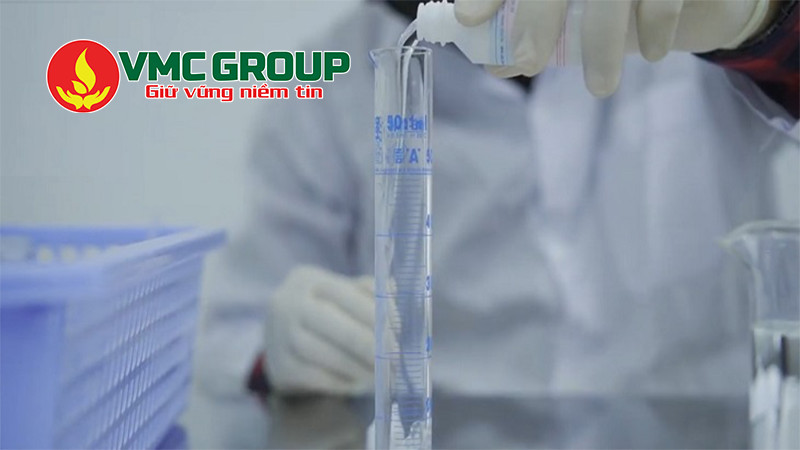 Hóa chất IPA có dạng lỏng không màu