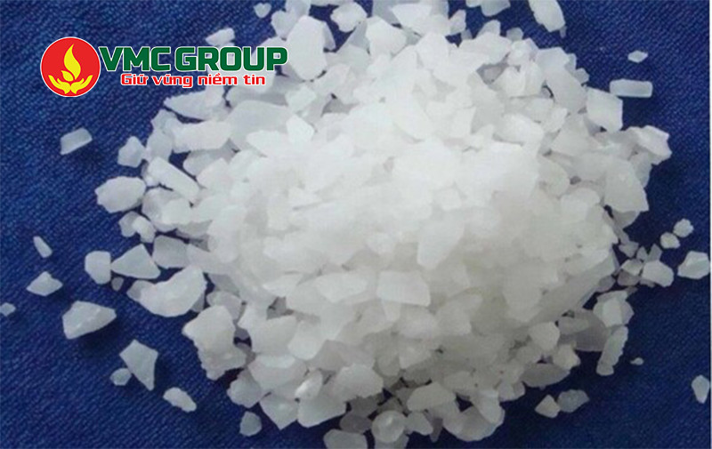 Phèn nhôm có dạng tinh thể màu vàng nhạt