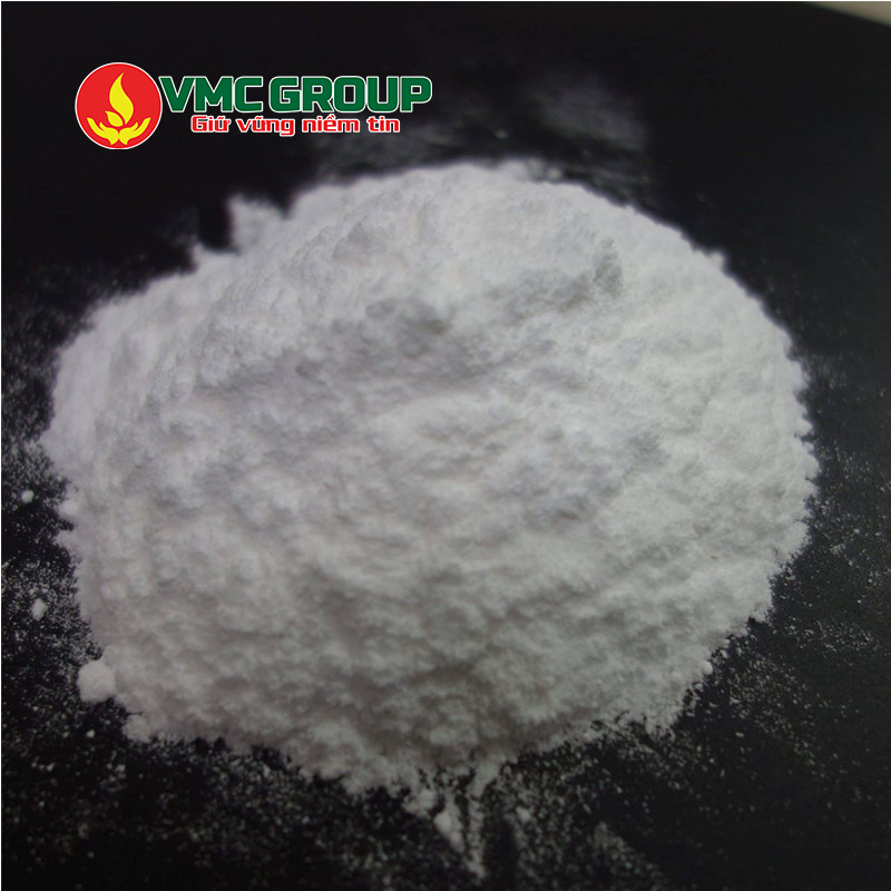 Natri nitrat có dạng chất rắn màu trắng