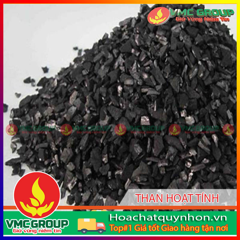 Than hoạt tính có màu đen, nhẹ, xốp