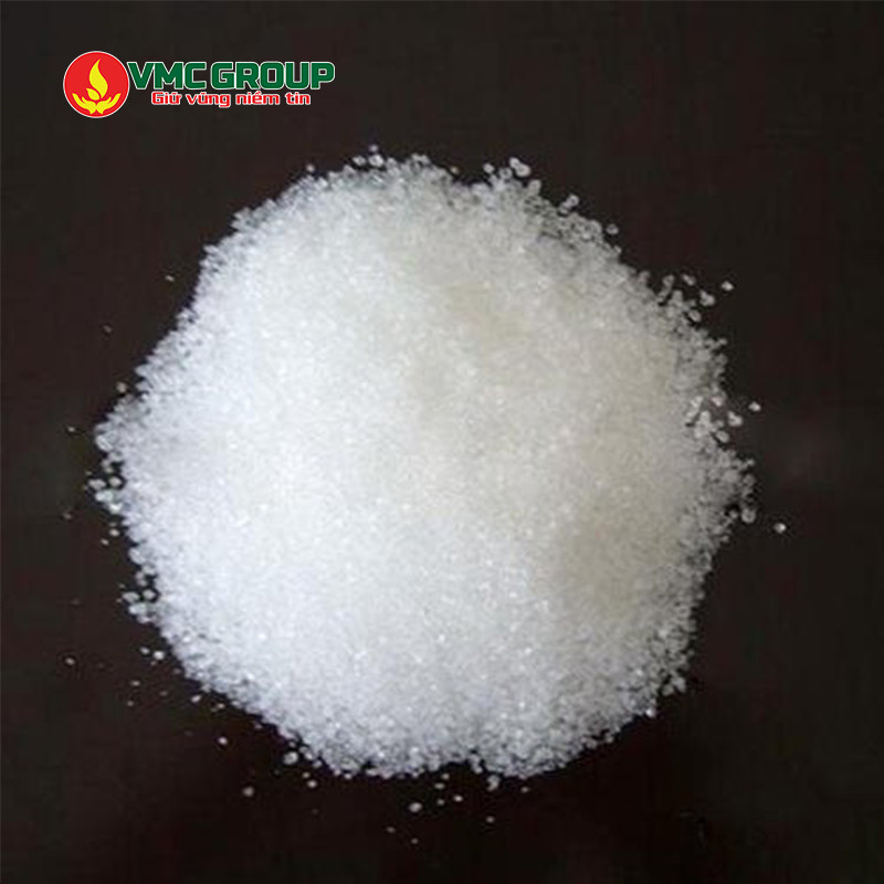 Thiourea có dạng bột màu trắng và không mùi