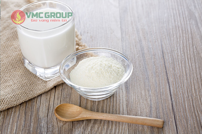 Bột sữa gầy thường có dạng bột mịn màu trắng