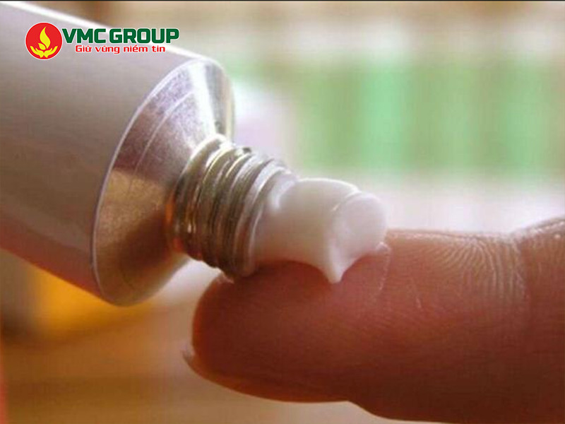 Cetyl Stearyl Alcohol được dùng trong sản xuất thuốc bôi ngoài da