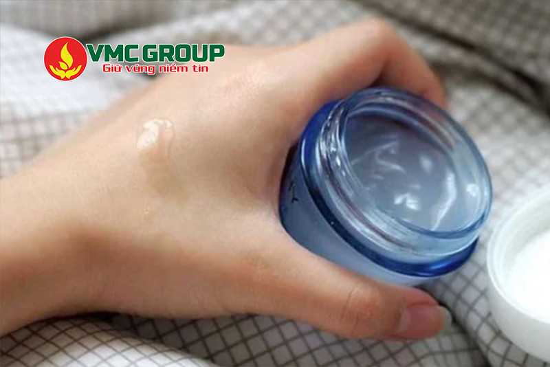 PEG-40 Hydrogenated Castor Oil là nguyên liệu phổ biến trong sản xuất mỹ phẩm