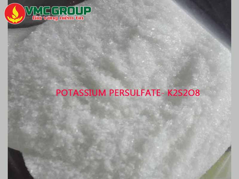 Potassium Persulfate có dạng bột hoặc tinh thể màu trắng