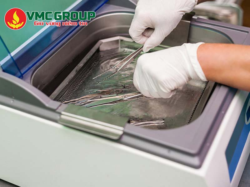 Nước cất dùng trong y tế để vệ sinh dụng cụ