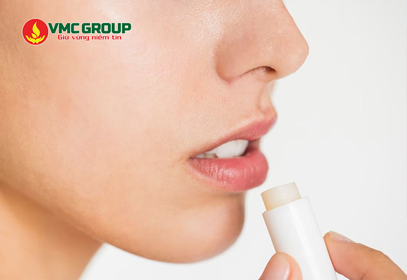 Vaseline được dùng để dưỡng môi hiệu quả