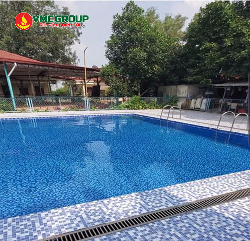 Javel được dùng để khử trùng nước hồ bơi