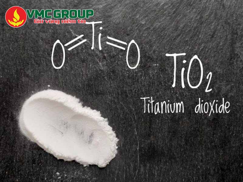 TITAN DIOXIT có dạng bột màu trắng
