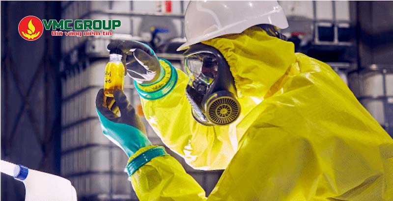 Cần trang bị đồ bảo hộ khi dùng dung môi pha sơn