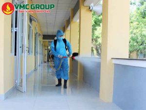 Cloramin B phun khử trùng tại bệnh viện, trường học
