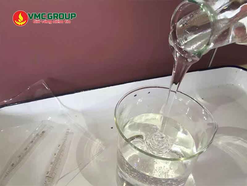 Hóa chất tẩy rỉ B05 có dạng lỏng không màu