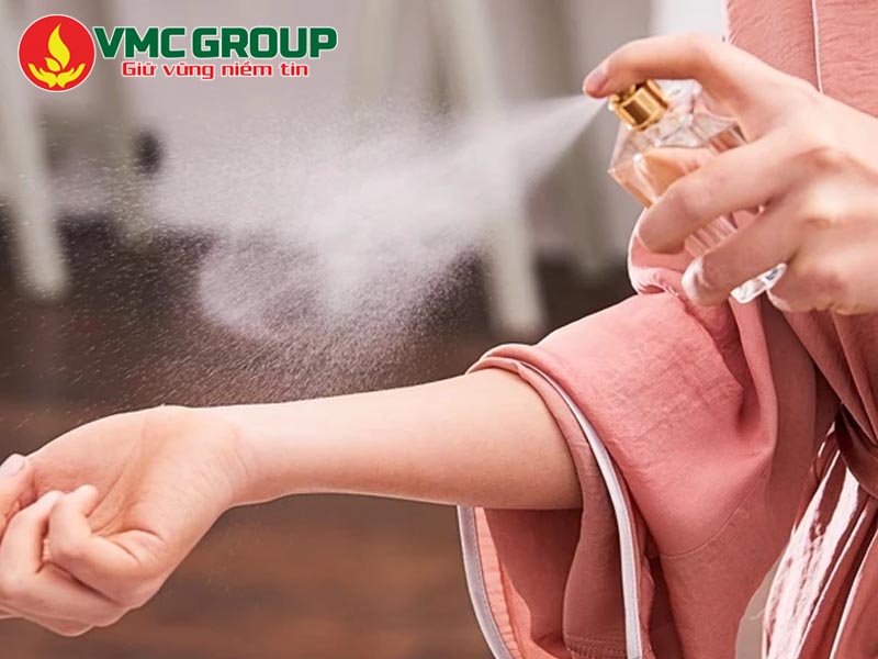 Cồn IPA ứng dụng trong mỹ phẩm làm nước hoa