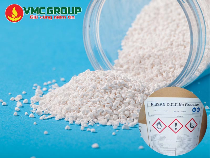 DCCNa có dạng hạt hoặc dạng bột màu trắng