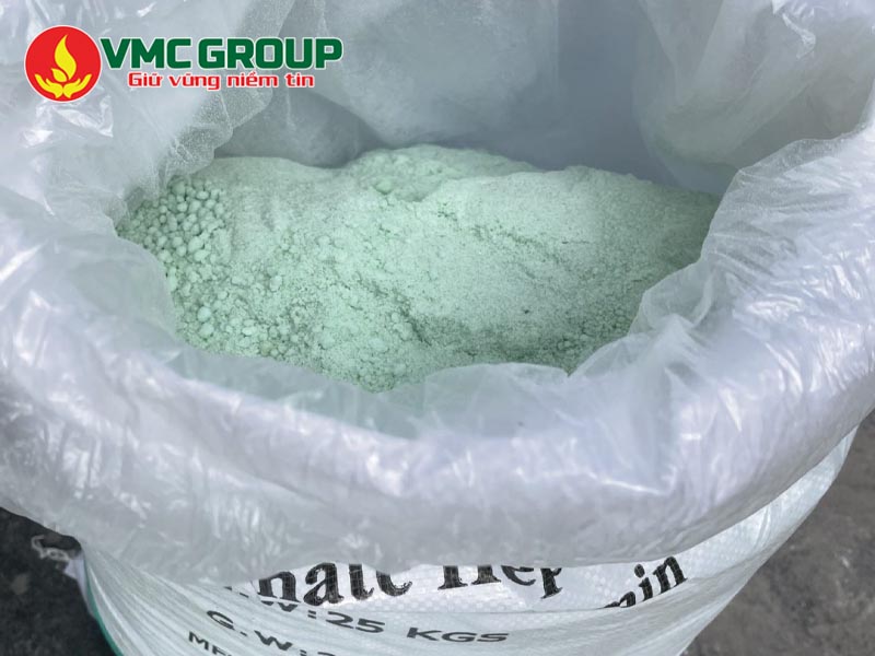 Sắt sulfat có dạng tinh thể màu xanh nhạt