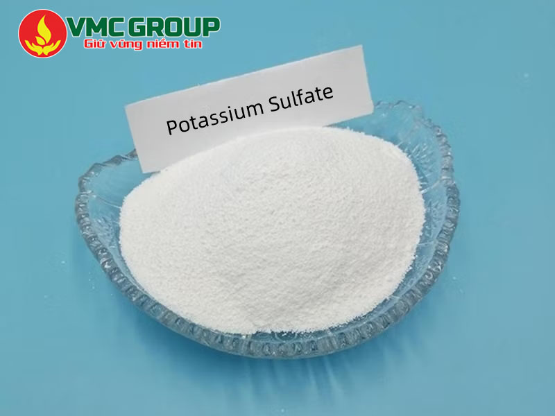 Kali sunphat - K2SO4 có dạng tinh thể màu trắng