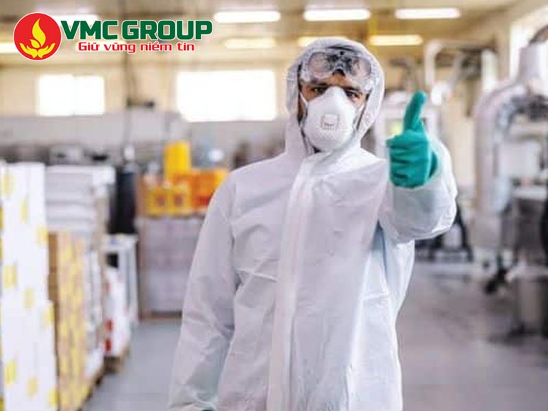 Sử dụng đồ bảo hộ khi tiếp xúc với hóa chất